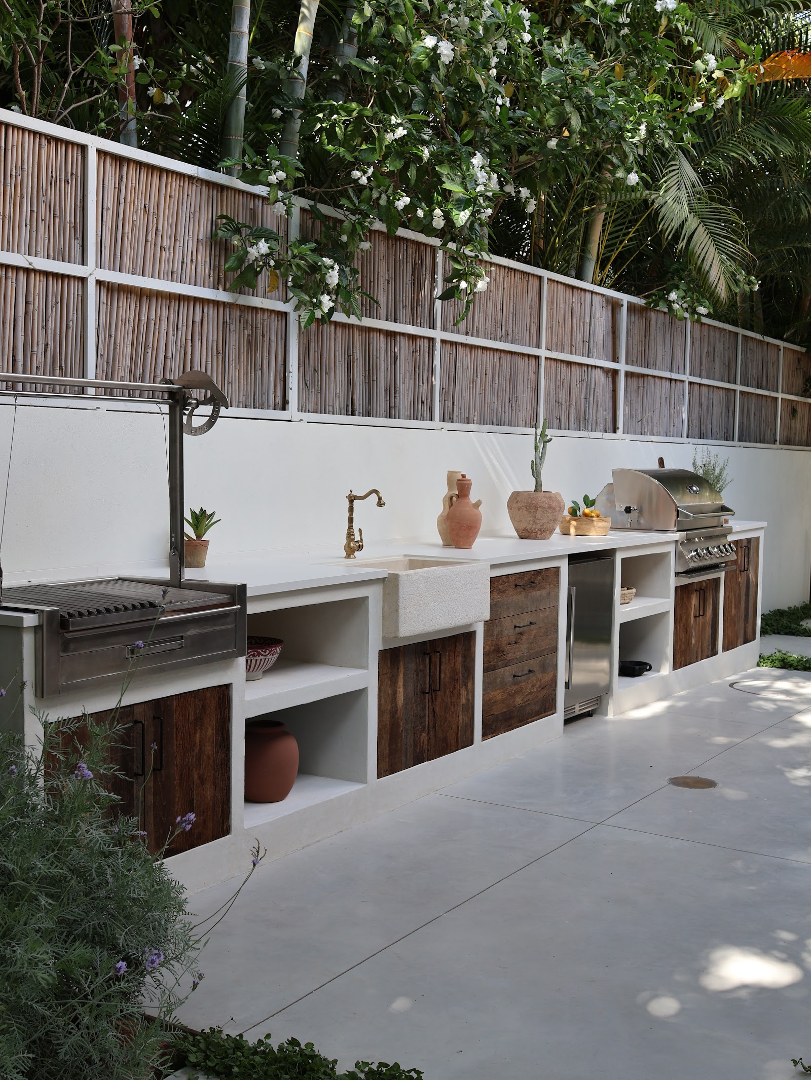 White Jungle, outdoor kitchen along the bamboo fence