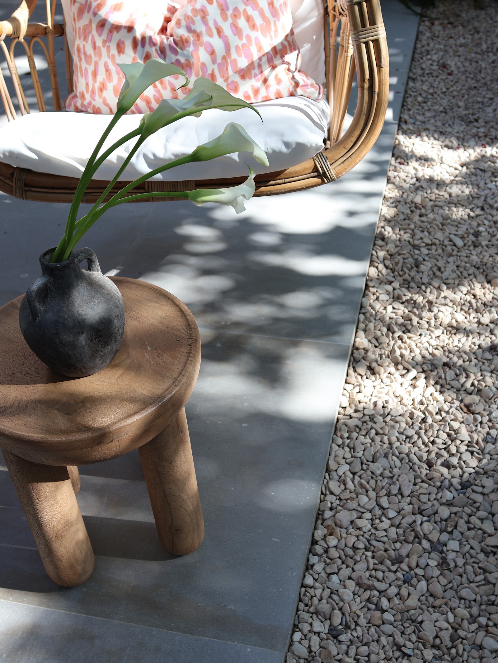 White Jungle, vase and wooden stool detail